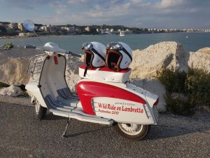 La nostra Lambretta VàLentina pronta per la partenza del giro del mondo sul lungomare di Nettuno.